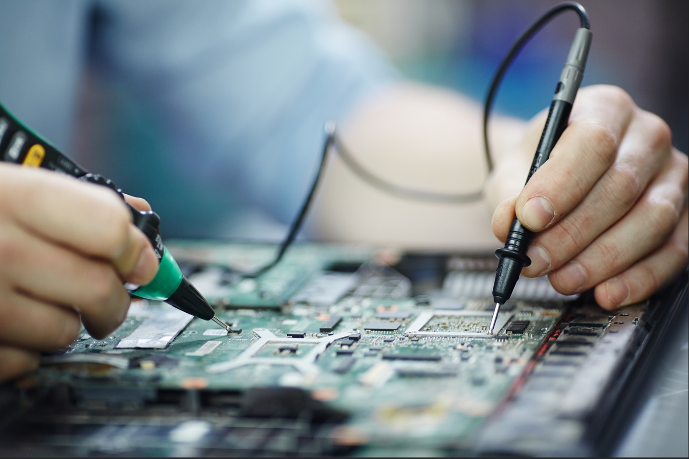 Laptop repair service near me in Al Barsha Dubai by Al Barsha Electronics technician