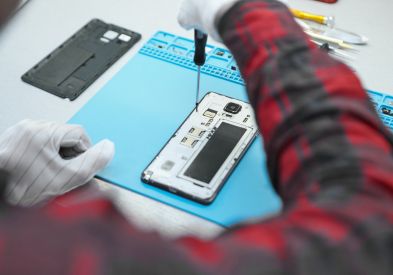 Professional smartphone repair service for customers in JLT Dubai and Al Barsha