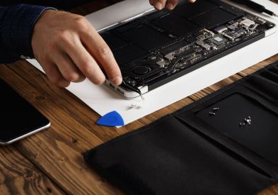 MacBook technician providing professional repair service in Al Barsha Dubai