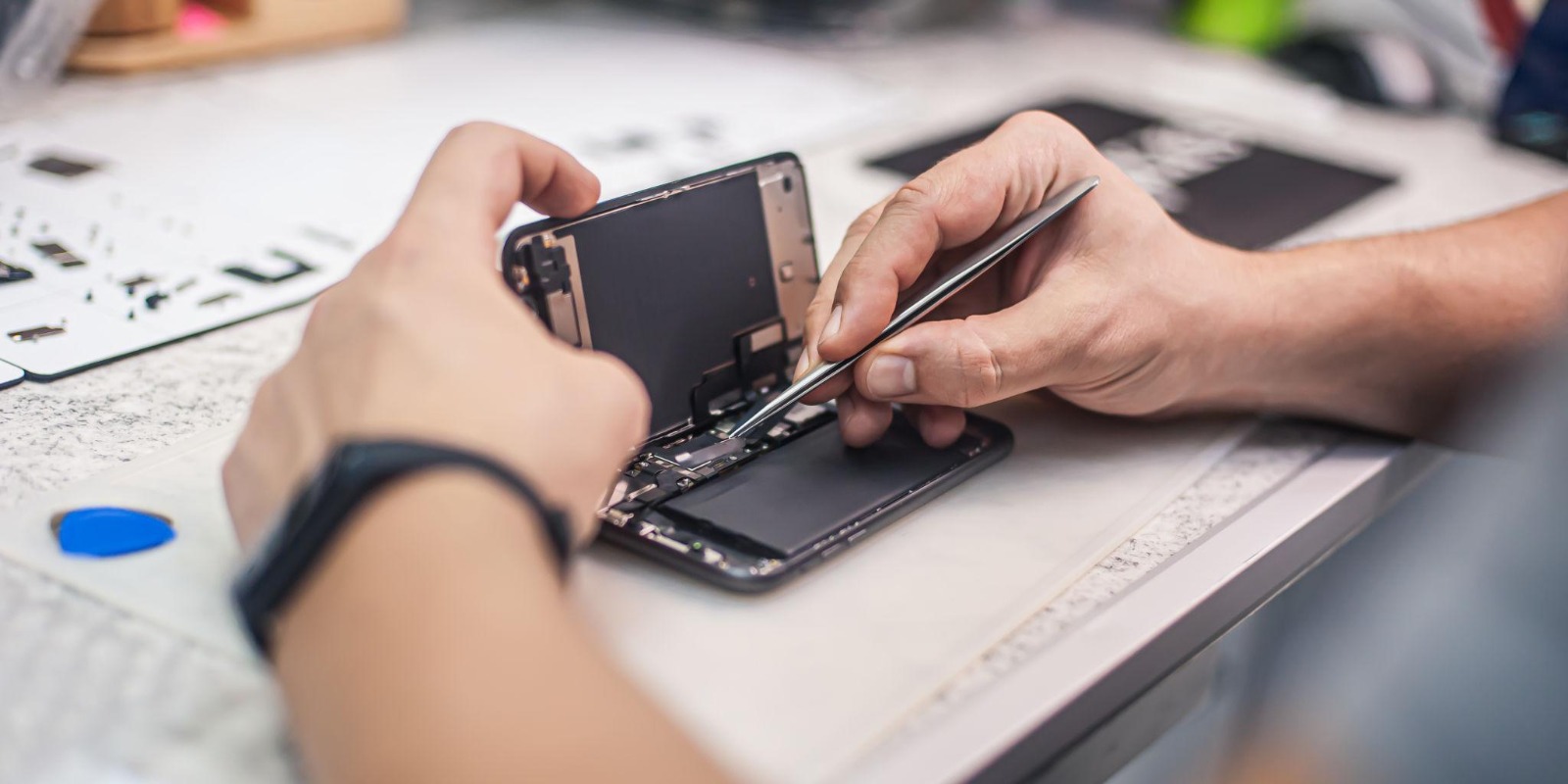 Mobile repair service center in Al Barsha Dubai